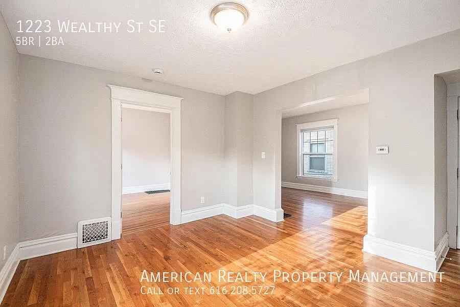 5 bed, 1500 sqft, $3,000 — Photo 3