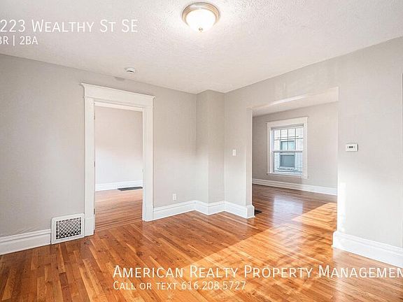 3rd image of 1223 Wealthy St SE