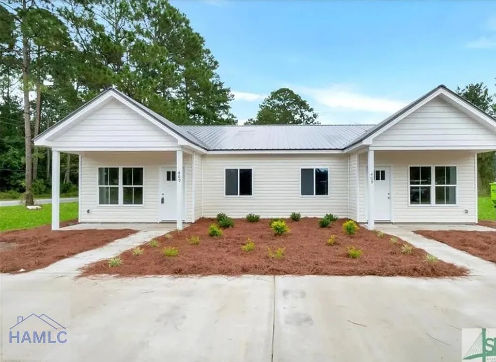 3 bed, 2.0 bath, 1196 sqft, $1,600 — Photo 1