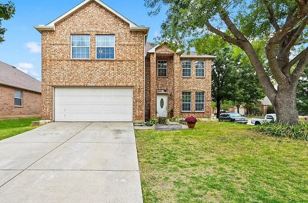 5 bed, 3033 sqft, $750 — Photo 1