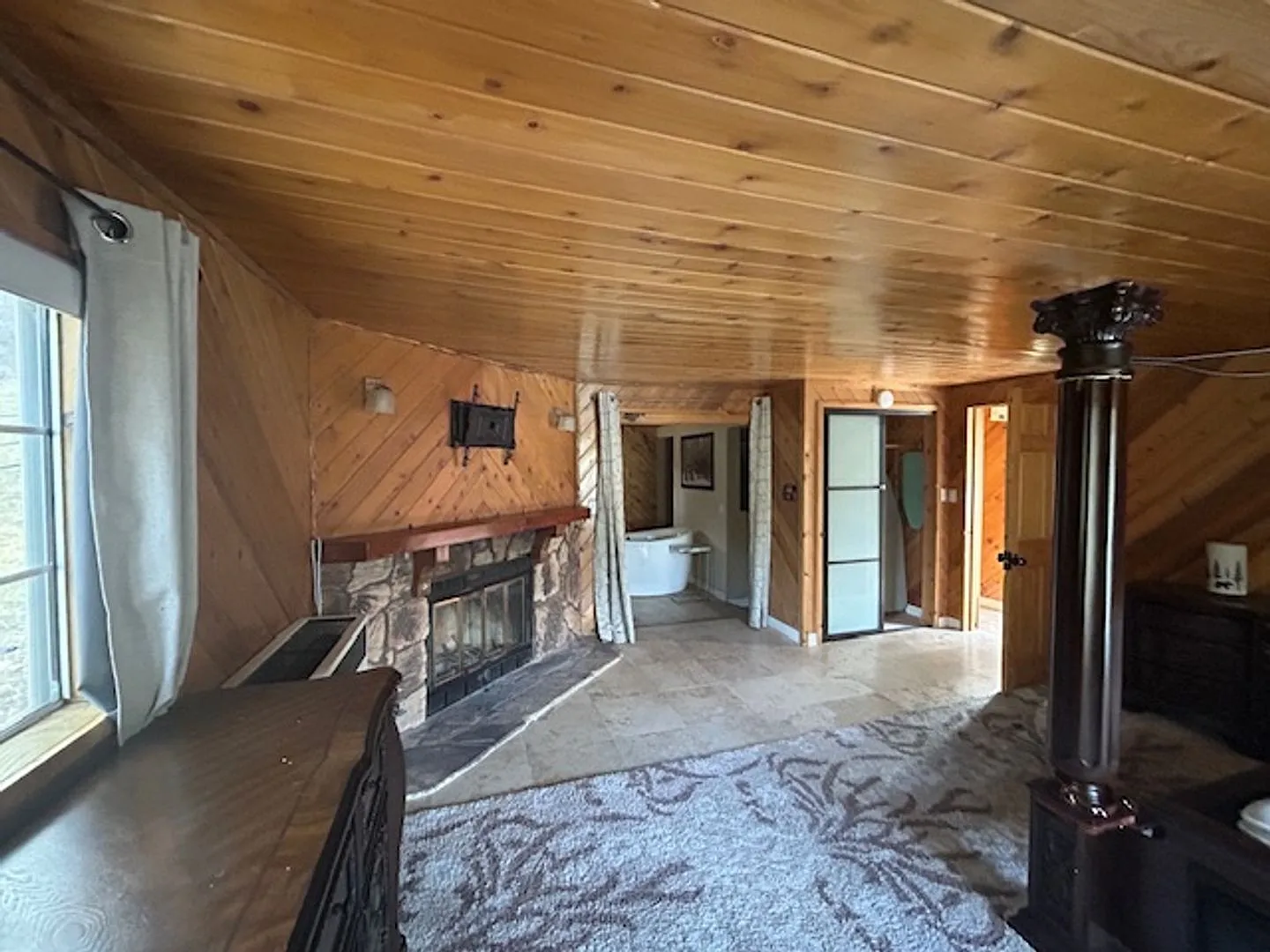716 Barrett Way — Photo 3