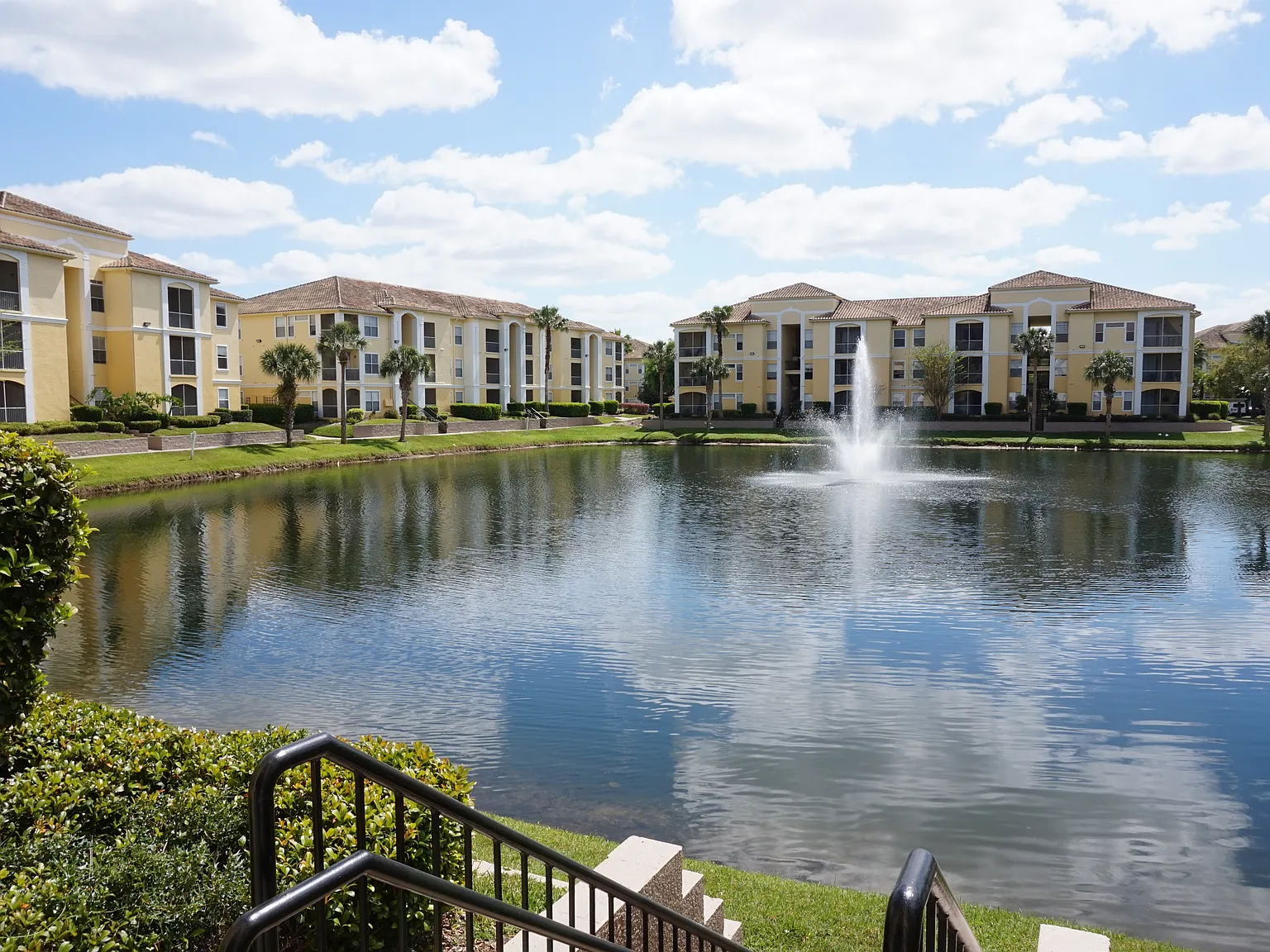 2 bed, 1111 sqft, $1,595 — Photo 1