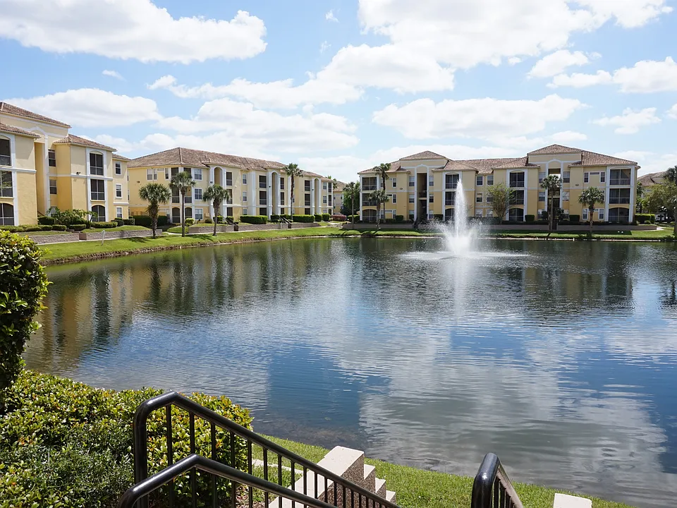 1100 Lake Shadow Cir #2307
