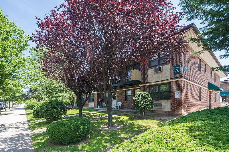 2nd image of 182-200 Robinson Ave #3