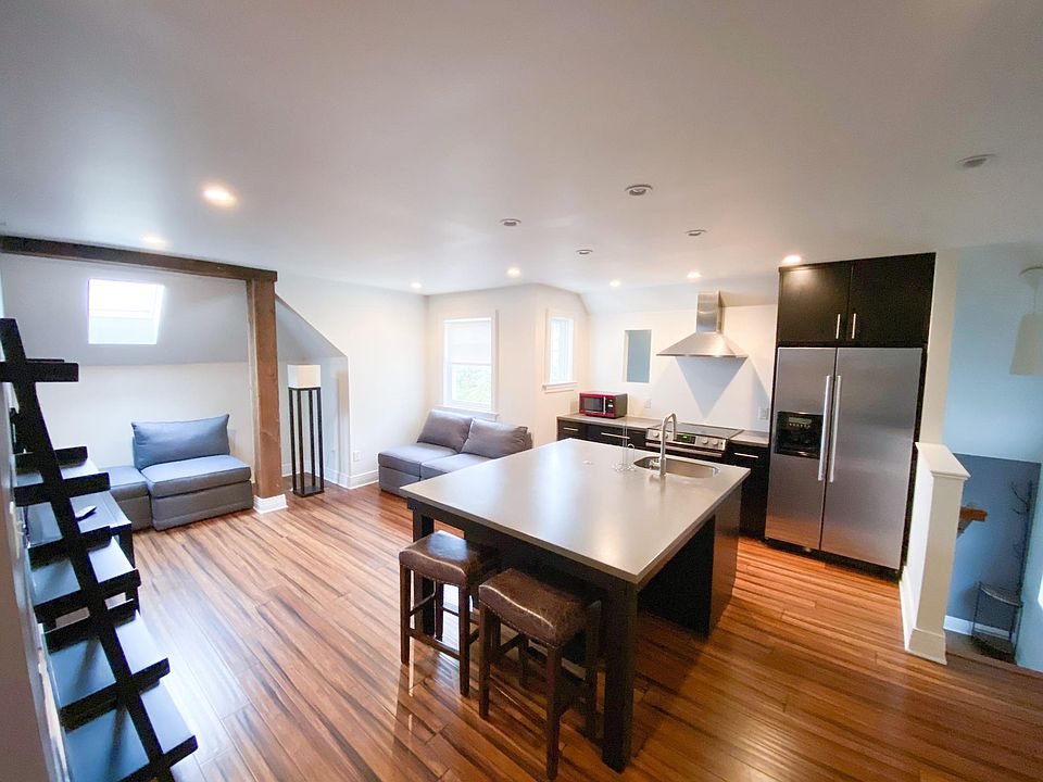 Living Room / Kitchen