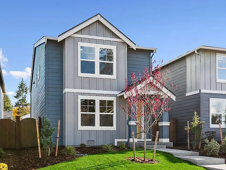 4322 Savannah Loop NE — Photo 1