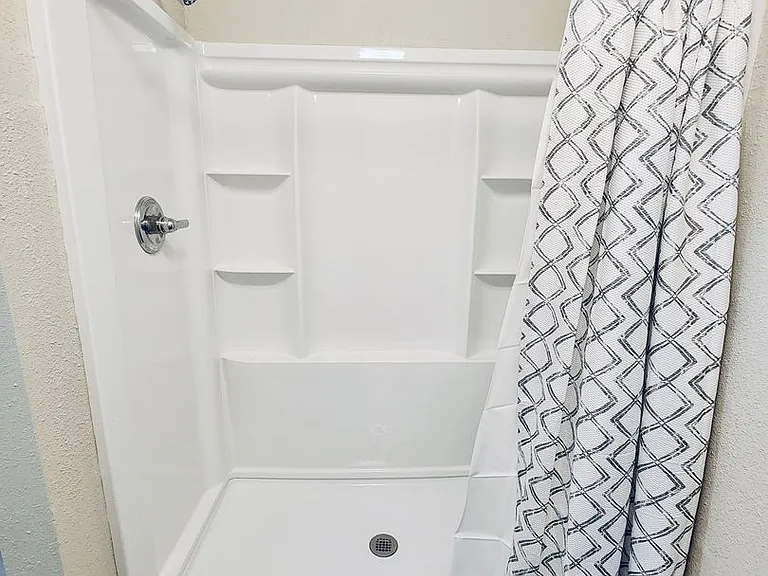 718 W College St — Photo 14