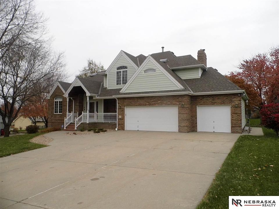 1st image of 604 Barrington Cir