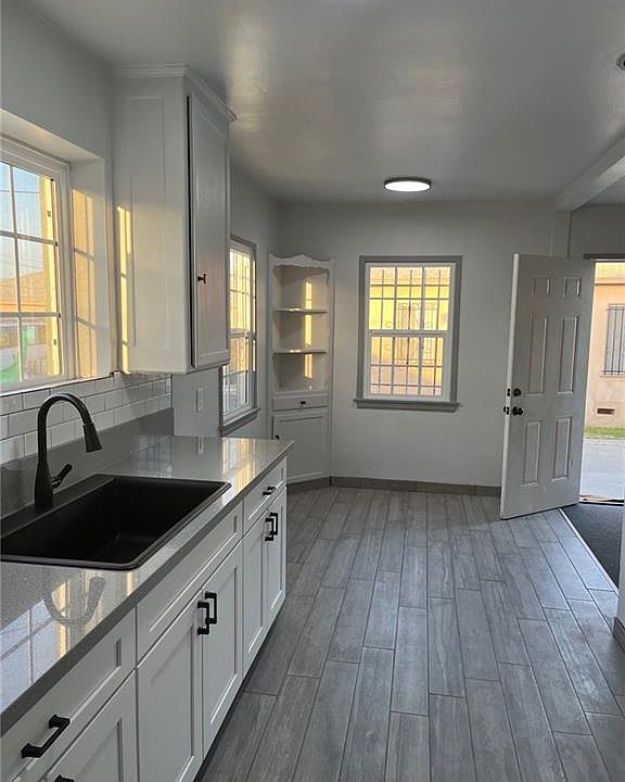 1st image of 1327 W 93rd St
