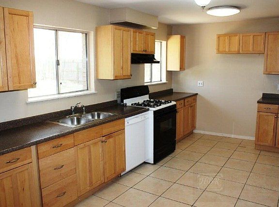 3rd image of 2221 N Parkwood Dr