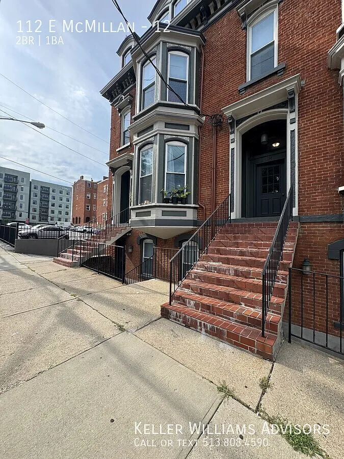 High ceilings, charm, convenience and killer price for 2026-27 — Photo 1