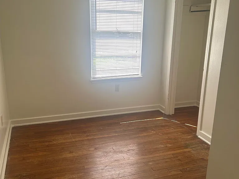 1240 Aberdeen Ave — Photo 10