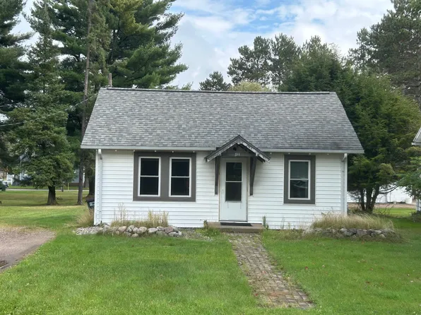 311 4th St S, Eagle River, WI 54521