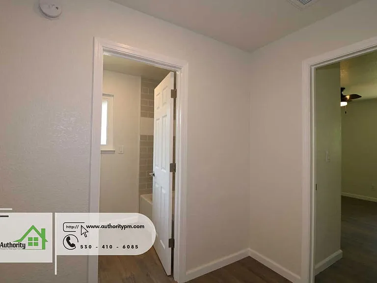 1833 Oregon Ave — Photo 17