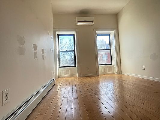 2nd image of 591 Willoughby Ave APT 3
