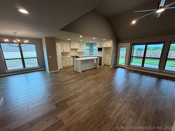 3rd image of 5121 S Everett Dr