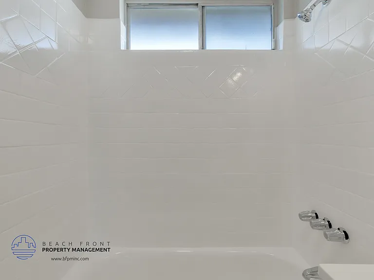 228 West Carson — Photo 24