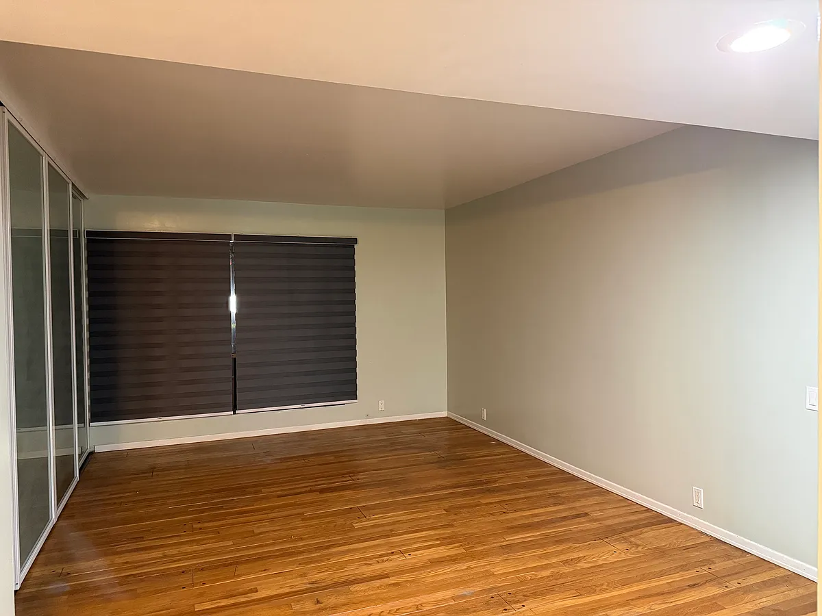 Building Photo - 3200 S Sepulveda Blvd #J23
