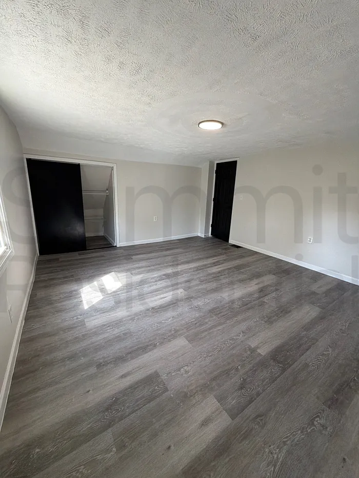3 bed, 1.0 bath, 1628 sqft, $1,195 — Photo 2