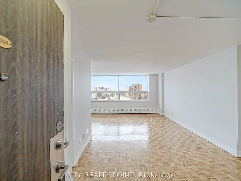 6200 Bathurst St #1504 — Photo 2