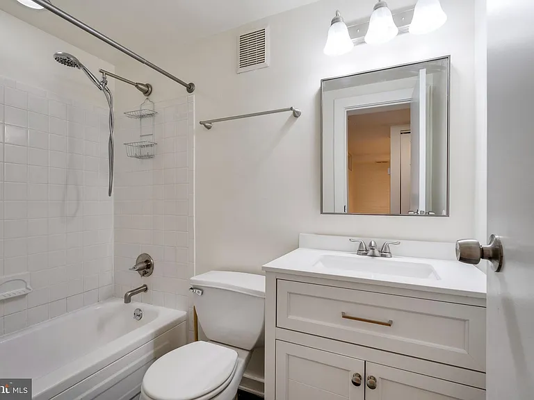 813 Maryland Ave NE — Photo 10