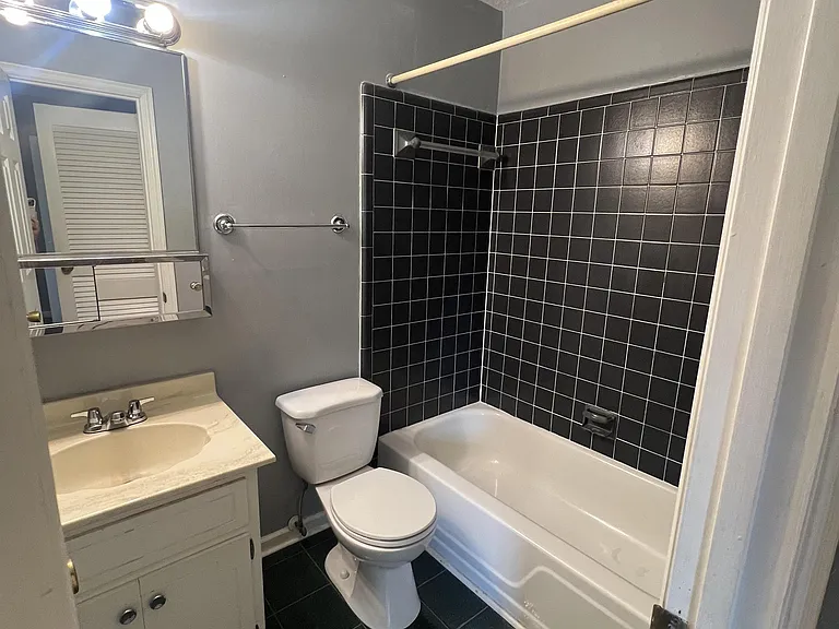 10 Westdale Dr #1 — Photo 12