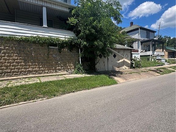 2nd image of 809 N 6th St