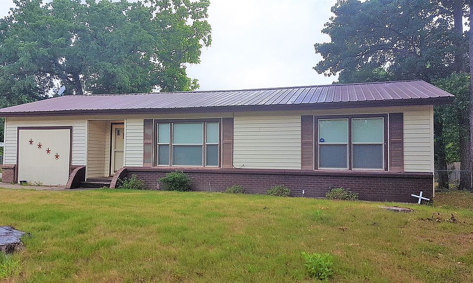1st image of 410 Pine Oak Ave