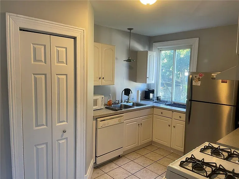 64-66 Harvard St #1 — Photo 14