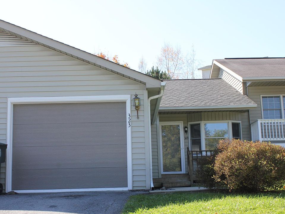 Entry with single garage