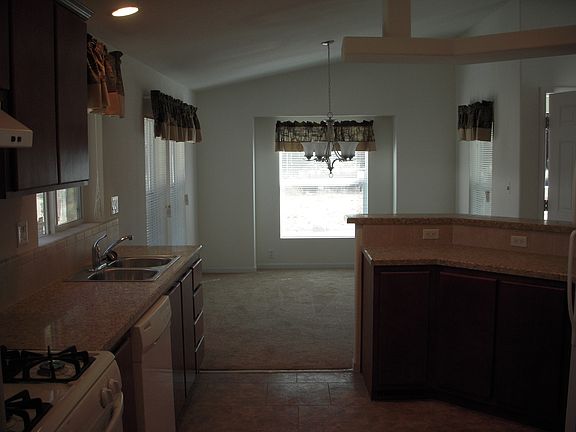 kitchen/dining room