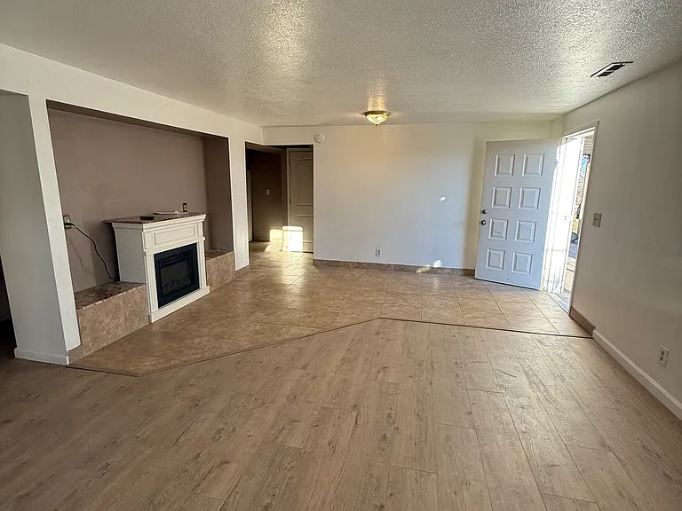 4805 Eisan Ave — Photo 2
