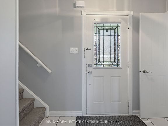 3rd image of 164 Courtney Cres