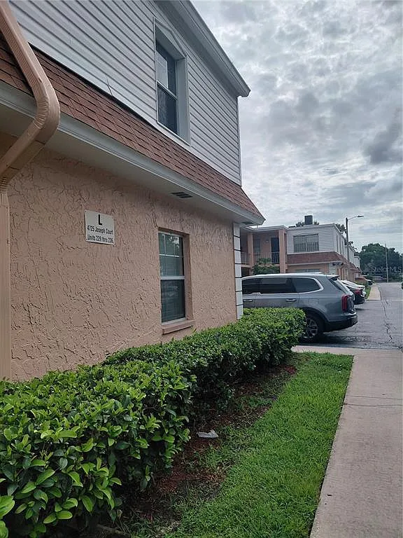 2 bed, 1.0 bath, 950 sqft, $1,600 — Photo 2