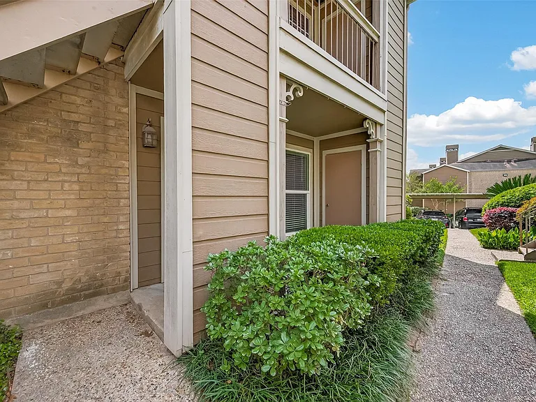1860 White Oak Dr #311 — Photo 27