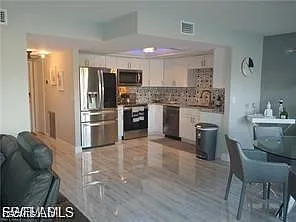 2 bed, 2.0 bath, 1150 sqft, $3,300 — Photo 2