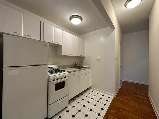 Rented by City Connections Realty | media 3