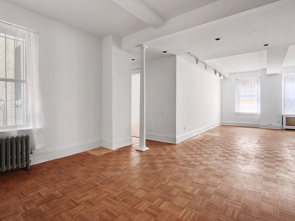 1st image of 314 W 77th St