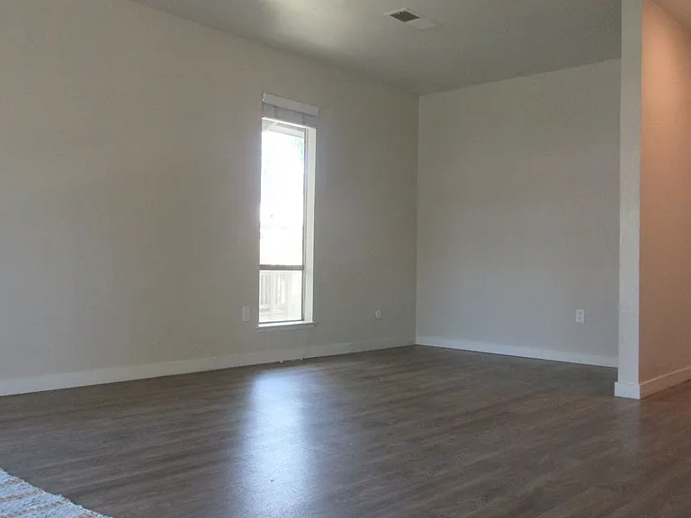 Riverbend Apartments — Photo 24