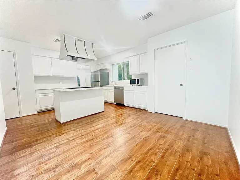 3126 Village Woods Dr — Photo 5