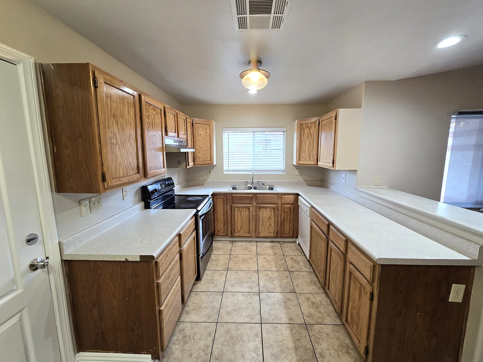 3 bed, 1550 sqft, $1,995 — Photo 4