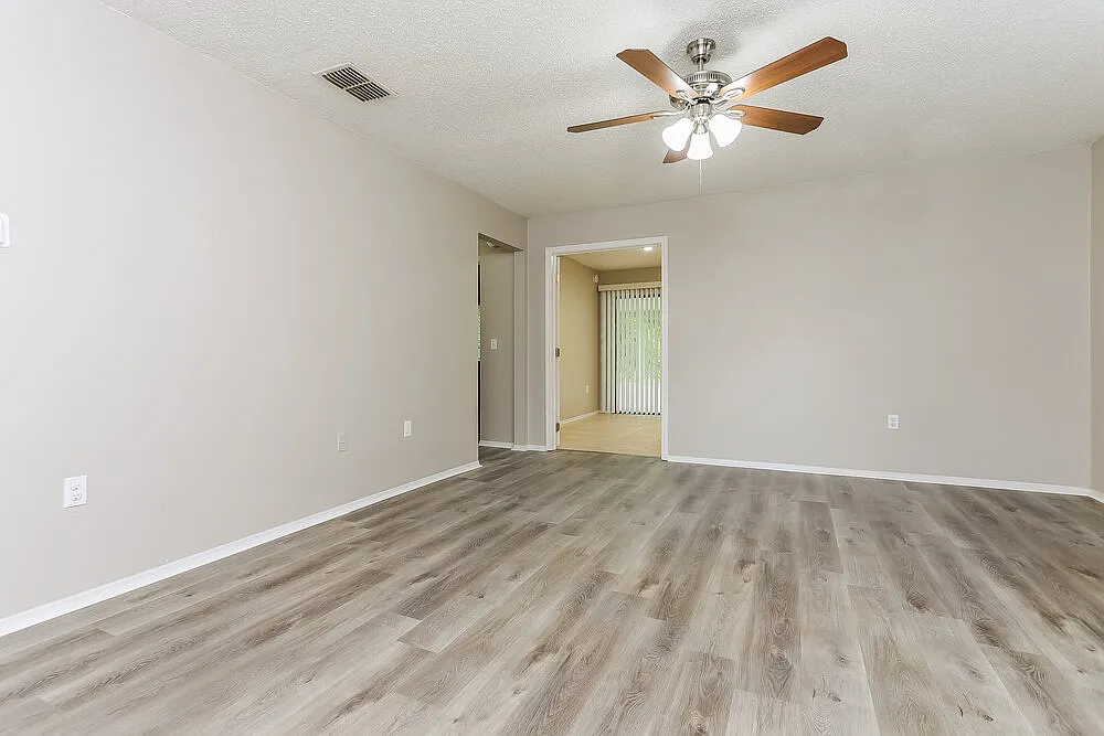 3 bed, 2.0 bath, 1144 sqft, $1,980 — Photo 4