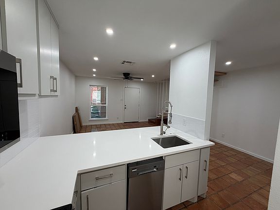 2nd image of 1205 Autrey St APT 5