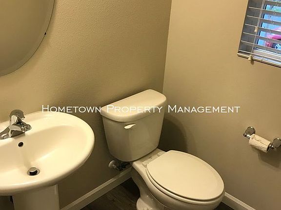 5th image of 3321 Hydra St NE