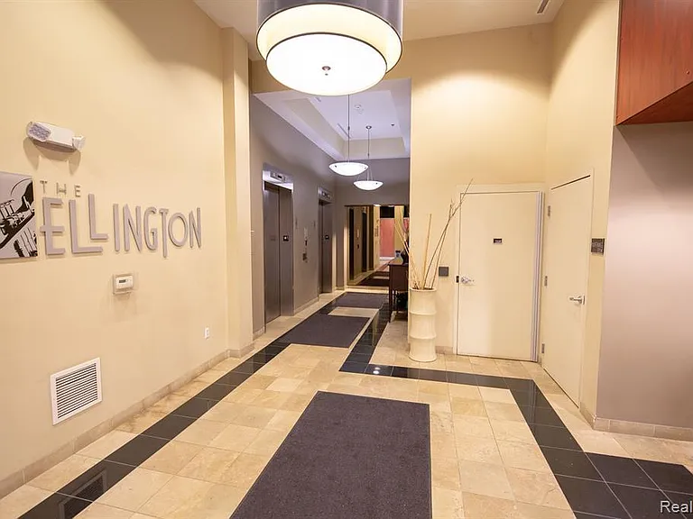 3670 Woodward Ave #404 — Photo 3