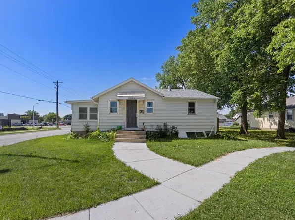1203 10th St, Columbus, NE 68601