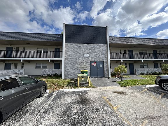 3rd image of 8051 Colony Cir S #18-105-277