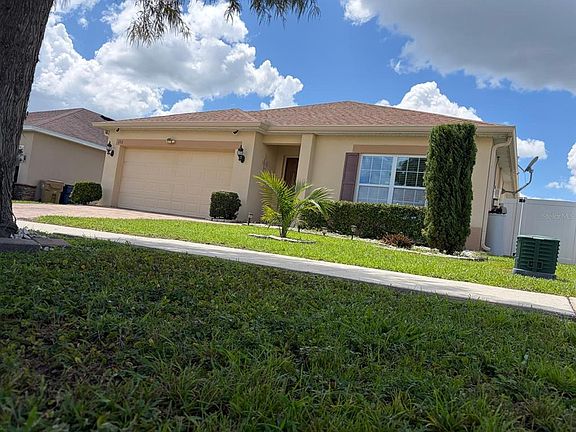 3rd image of 272 SPARROW HAWK DRIVE