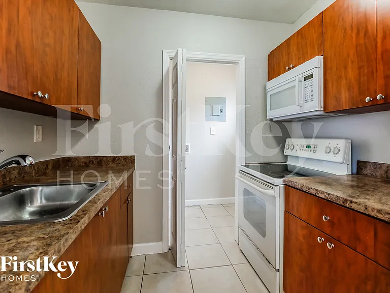 1250 NE 207th Ter — Photo 7