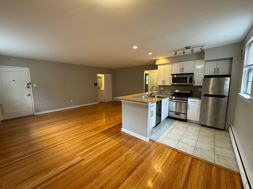 1st image of 3024-3026 W Queen Ln #A4a